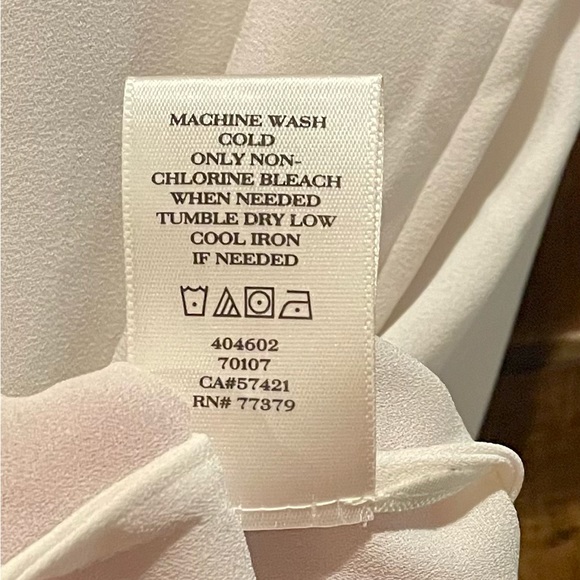 Ann Taylor Med lightweight sleeveless poly tie blouse in off-white.Nice. Classic - Picture 4 of 5